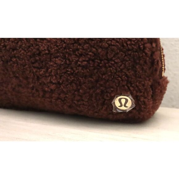 Lululemon LU9B18S Women's O/S Brown/Gold Everywhere Belt Bag *Fleece - Picture 9 of 16